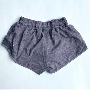 lululemon hotty hot 2.5” heathered grey shorts